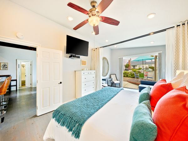 San Diego Beach Communities North Home 1028550