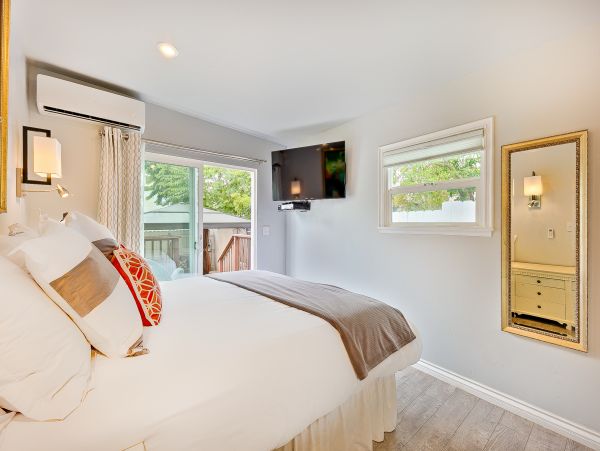 San Diego Beach Communities North Home 1028551