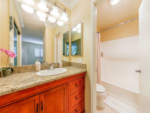 San Diego Beach Communities North Home 1028553