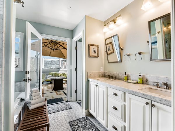San Diego Beach Communities North Home 1028559