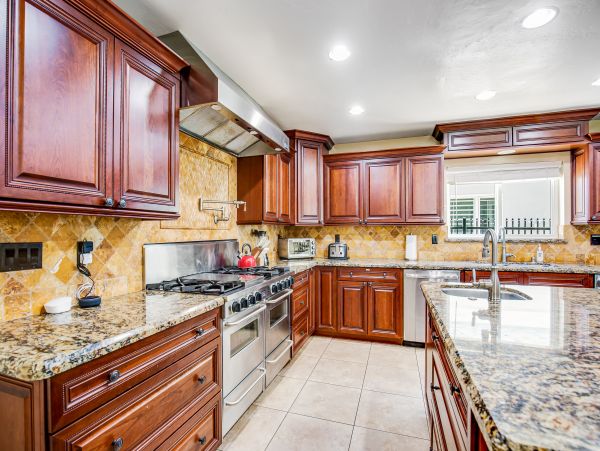 San Diego Beach Communities North Home 1028560