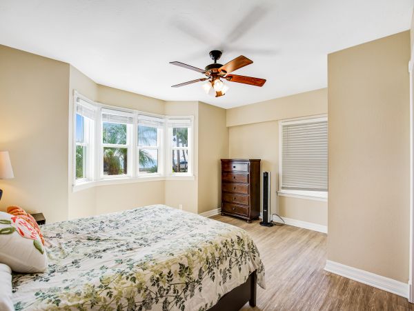 San Diego Beach Communities North Home 1028560