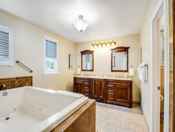 San Diego Beach Communities North Home 1028560