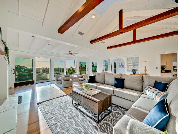 San Diego Beach Communities North Home 1028564
