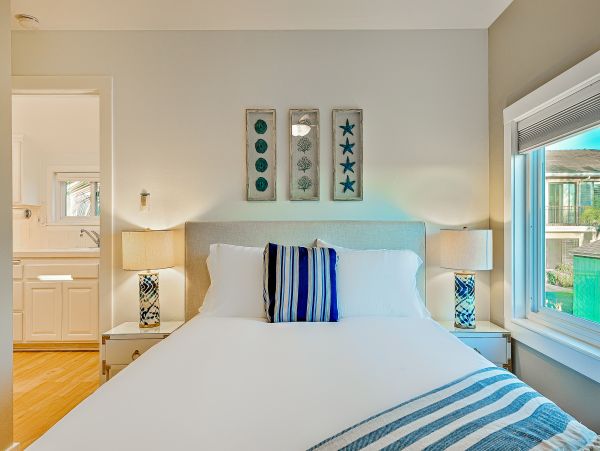 San Diego Beach Communities North Home 1028564
