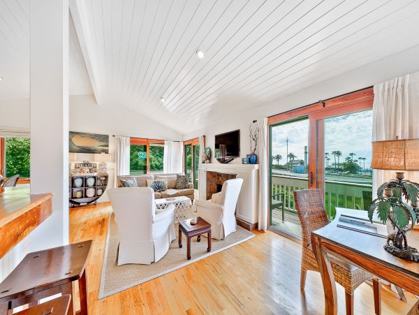 San Diego Beach Communities North Home 1028565