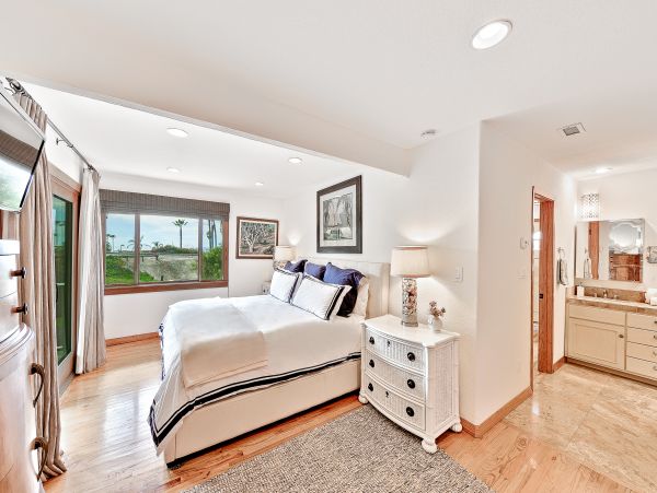 San Diego Beach Communities North Home 1028565