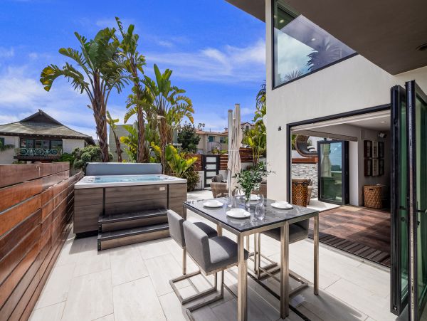 San Diego Beach Communities North Home 1028568