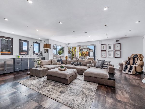San Diego Beach Communities North Home 1028568