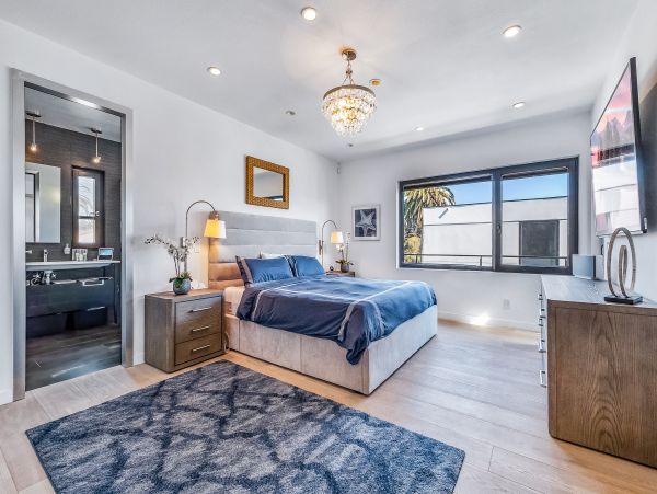 San Diego Beach Communities North Home 1028568