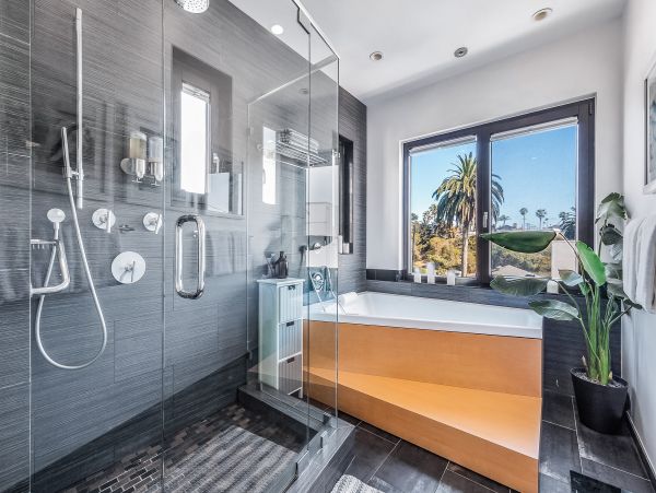 San Diego Beach Communities North Home 1028568