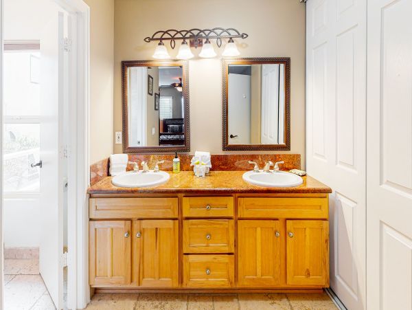 San Diego Beach Communities North Home 1028569