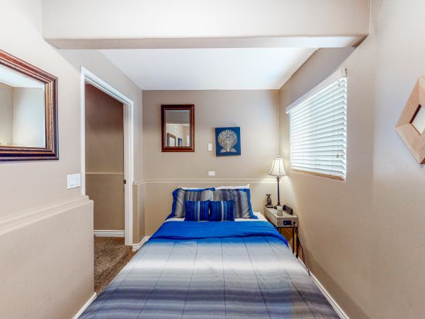 San Diego Beach Communities North Home 1028569