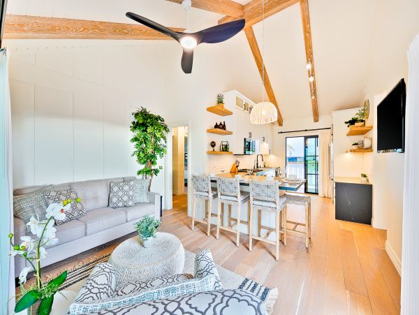 San Diego Beach Communities North Home 1028570