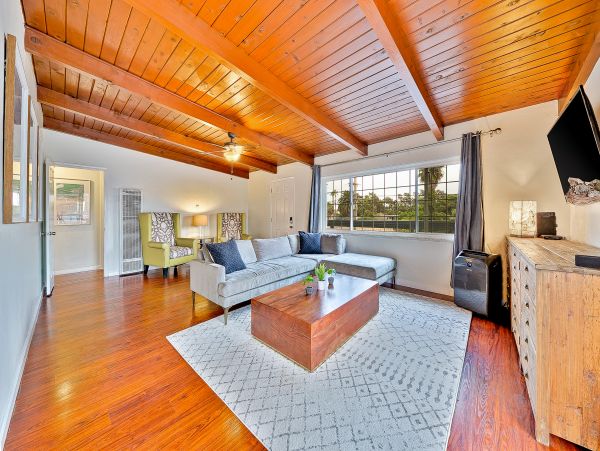 San Diego Beach Communities North Home 1028571