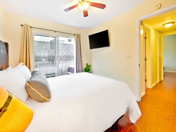 San Diego Beach Communities North Home 1028571