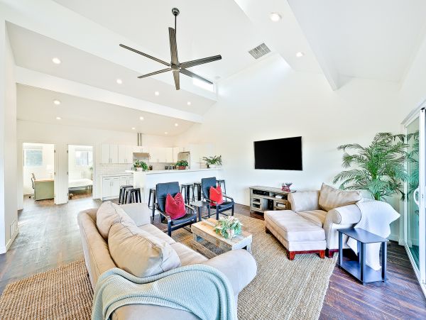 San Diego Beach Communities North Home 1028575