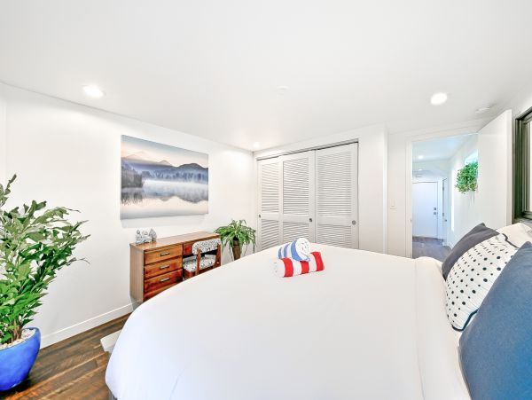 San Diego Beach Communities North Home 1028575