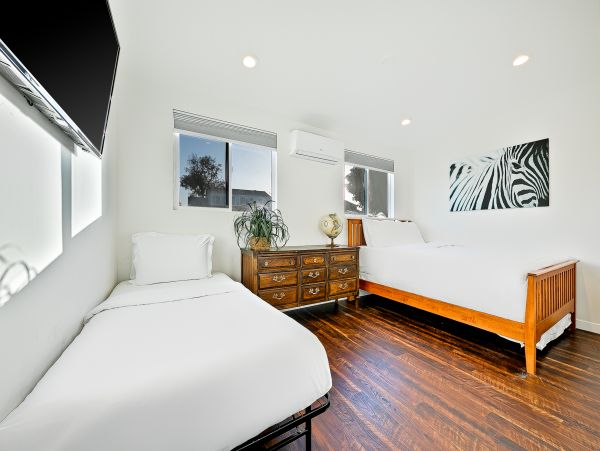 San Diego Beach Communities North Home 1028575