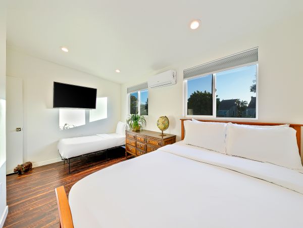 San Diego Beach Communities North Home 1028575