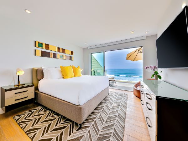 San Diego Beach Communities North Home 1028576