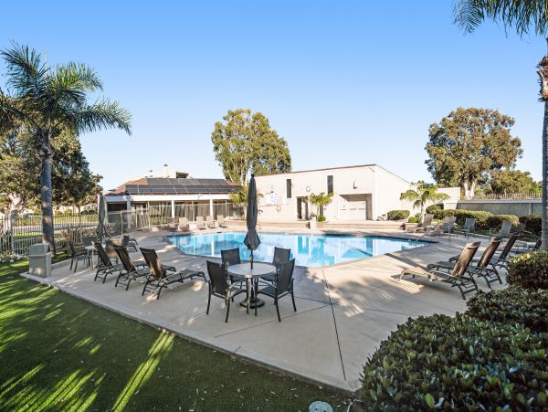 San Diego Beach Communities North Home 1028578