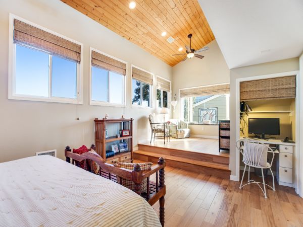 San Diego Beach Communities North Home 1028578