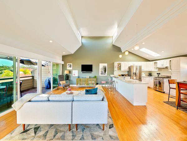 San Diego Beach Communities North Home 1028579
