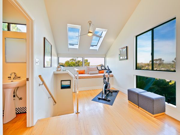 San Diego Beach Communities North Home 1028579