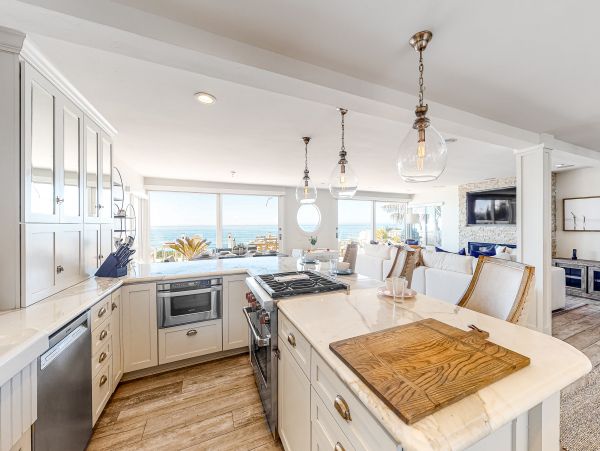 San Diego Beach Communities North Home 1028580