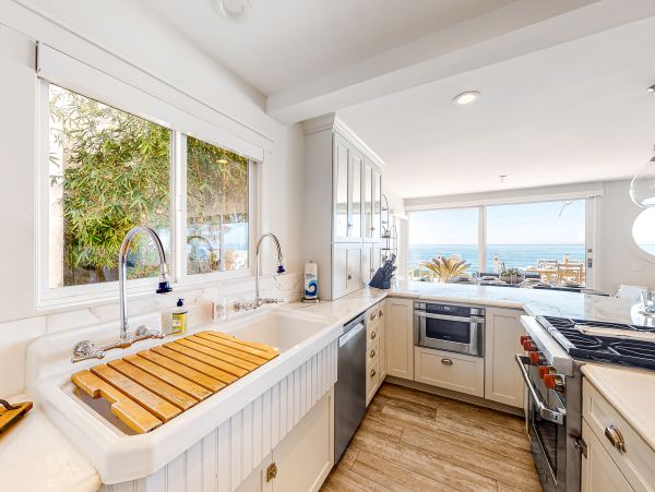 San Diego Beach Communities North Home 1028580