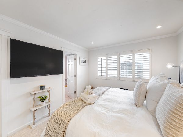 San Diego Beach Communities North Home 1028580