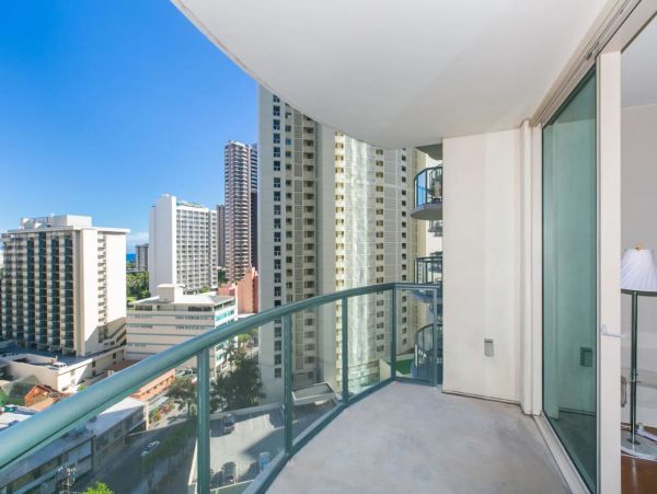 Honolulu Luxury Vacation Condo Sleeps 4 Guests