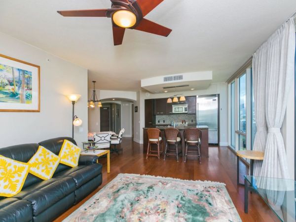 Honolulu Luxury Vacation Condo Sleeps 4 Guests