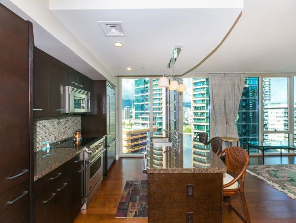 Honolulu Luxury Vacation Condo Sleeps 4 Guests