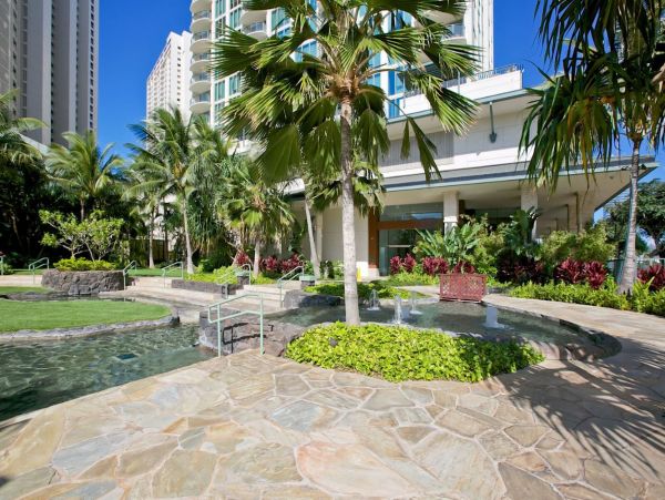 Honolulu Luxury Vacation Condo Sleeps 4 Guests
