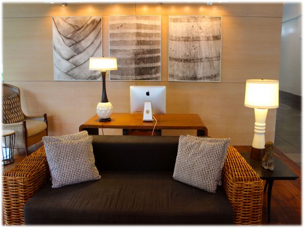 Honolulu Luxury Vacation Condo Sleeps 4 Guests