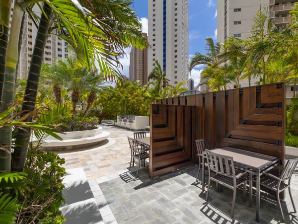 Honolulu Luxury Vacation Condo Sleeps 4 Guests