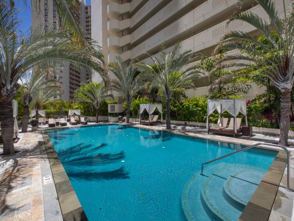Honolulu Luxury Vacation Condo Sleeps 4 Guests
