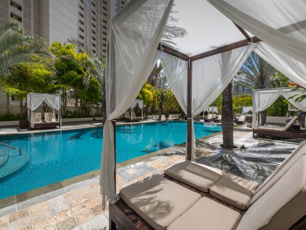 Honolulu Luxury Vacation Condo Sleeps 4 Guests