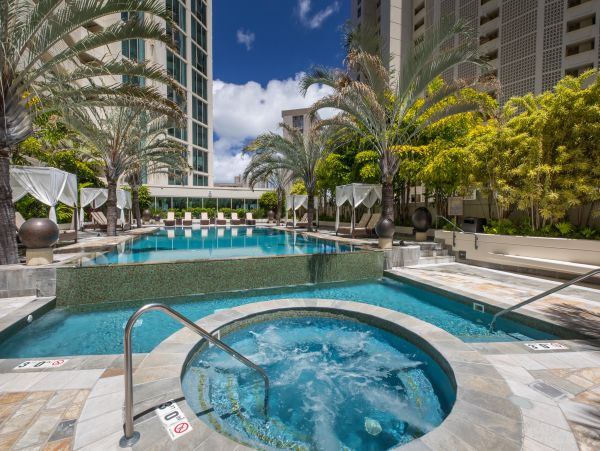 Honolulu Luxury Vacation Condo Sleeps 4 Guests