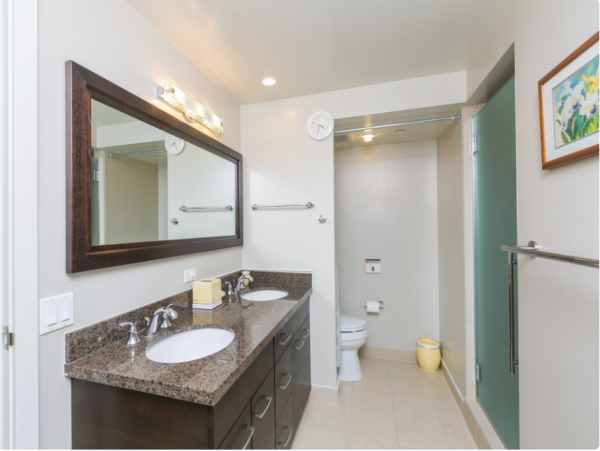 Honolulu Luxury Vacation Condo Sleeps 4 Guests