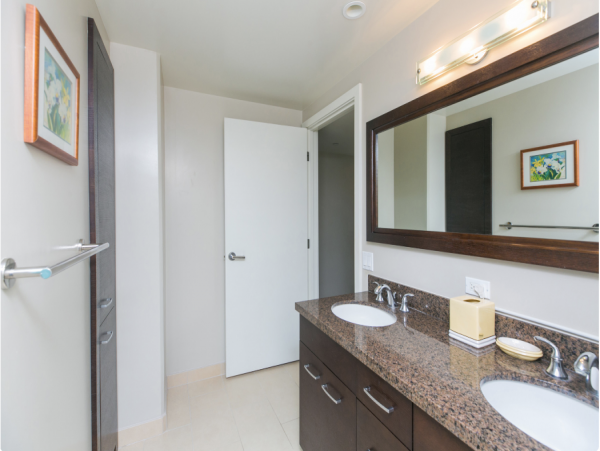 Honolulu Luxury Vacation Condo Sleeps 4 Guests