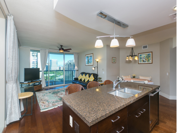 Honolulu Luxury Vacation Condo Sleeps 4 Guests