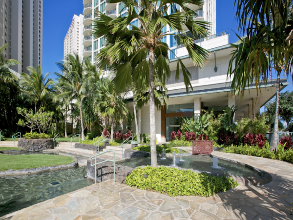 Honolulu Luxury Vacation Condo Sleeps 4 Guests