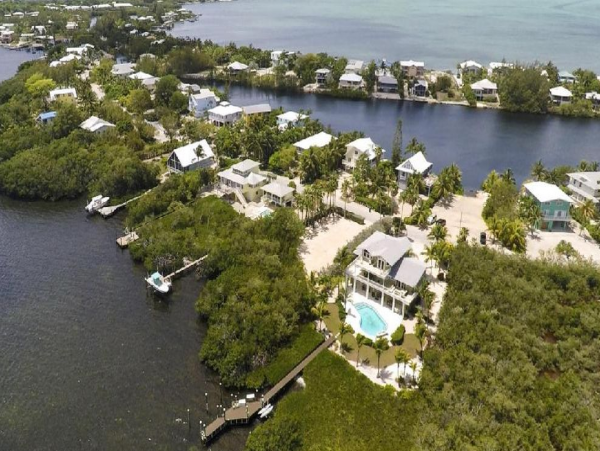 Bay Front Vacation Home in Key Largo Sleeps 10 Guests