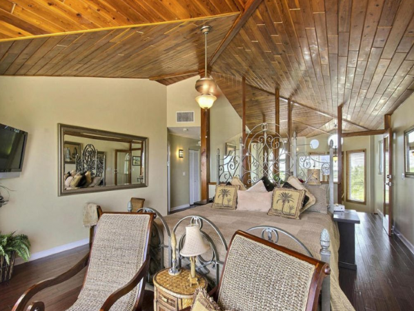 Bay Front Vacation Home in Key Largo Sleeps 10 Guests