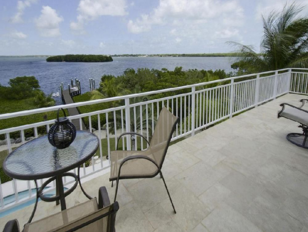 Bay Front Vacation Home in Key Largo Sleeps 10 Guests