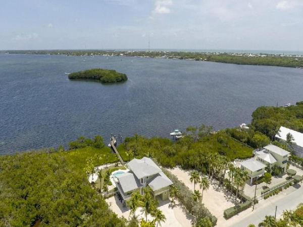 Bay Front Vacation Home in Key Largo Sleeps 10 Guests