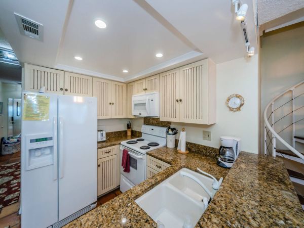 Beachfront Four Bedroom Vacation Condo in Belleair Beach
